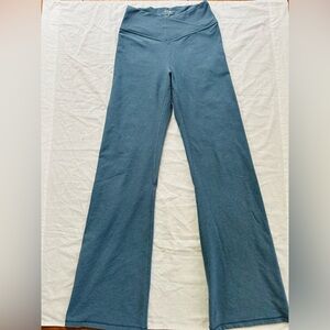 Abercrombie & Fitch YPB CurveLove everydaySOFT Flare Crossover Leggings